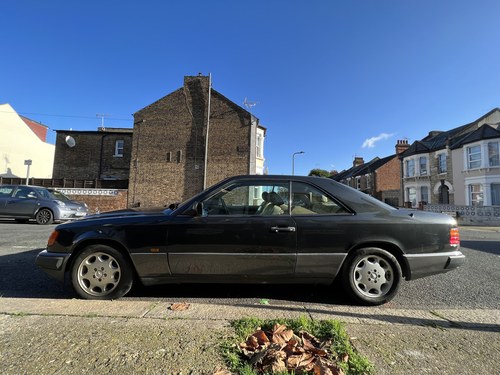 NO RESERVE - 1993 Mercedes-Benz 320CE Automatic (W124) In vendita (immagine 24 di 227)