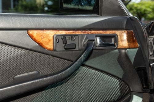 1988 Mercedes-Benz 500 SEC Te koop (foto 46 van 159)