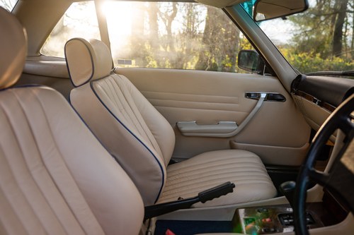 1986 Mercedes-Benz 500 SL (R107) zum Verkauf (Bild 77 von 146)