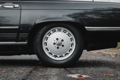 1988 Mercedes-Benz 560 SL (R107) Te koop (foto 17 van 130)