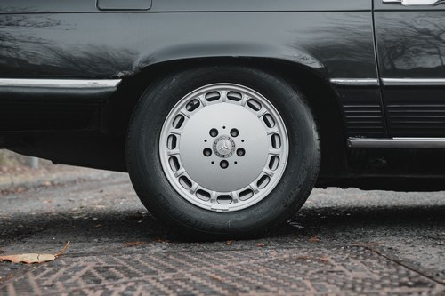 1988 Mercedes-Benz 560 SL (R107) Te koop (foto 18 van 130)