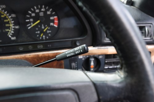 1988 MERCEDES-BENZ 500 SEC AUTO Te koop (foto 32 van 168)