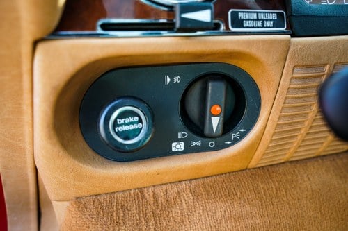 1988 Mercedes-Benz 560SL (LHD) till salu (bild 42 av 209)