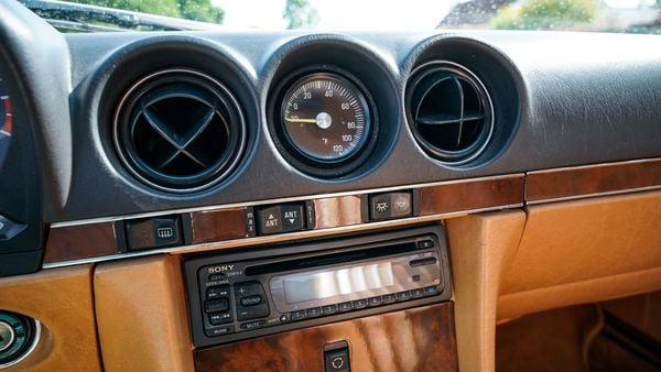 1988 Mercedes-Benz 560SL (LHD) For Sale (picture :index of 42)