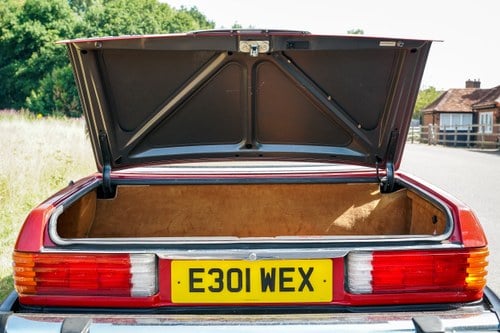 1988 Mercedes-Benz 560SL (LHD) till salu (bild 77 av 209)