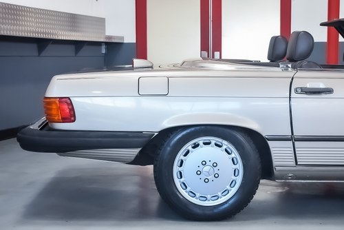 NO RESERVE - 1987 Mercedes-Benz 560SL Convertible 5,6L V8 - LHD In vendita (immagine 56 di 110)
