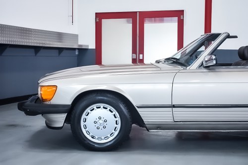 NO RESERVE - 1987 Mercedes-Benz 560SL Convertible 5,6L V8 - LHD In vendita (immagine 53 di 110)