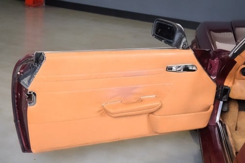 NO RESERVE - 1987 Mercedes-Benz 560SL Convertible (R107) 5.6L V8 LHD In vendita (immagine 34 di 105)