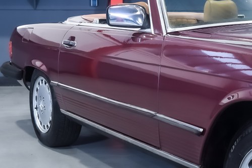 NO RESERVE - 1987 Mercedes-Benz 560SL Convertible (R107) 5.6L V8 LHD In vendita (immagine 62 di 105)