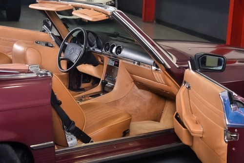 NO RESERVE - 1987 Mercedes-Benz 560SL Convertible (R107) 5.6L V8 LHD In vendita (immagine 45 di 105)