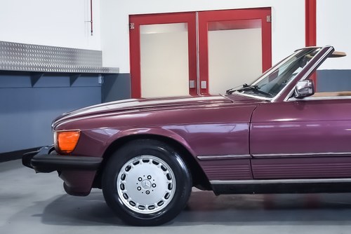 NO RESERVE - 1987 Mercedes-Benz 560SL Convertible (R107) 5.6L V8 LHD In vendita (immagine 57 di 105)