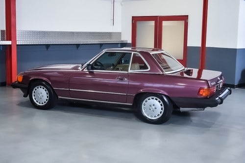 NO RESERVE - 1987 Mercedes-Benz 560SL Convertible (R107) 5.6L V8 LHD In vendita (immagine 30 di 105)