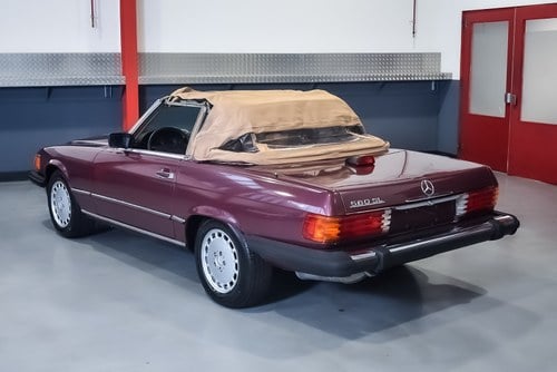 NO RESERVE - 1987 Mercedes-Benz 560SL Convertible (R107) 5.6L V8 LHD In vendita (immagine 26 di 105)