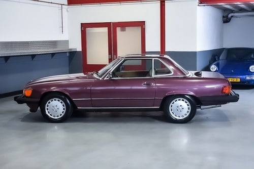 NO RESERVE - 1987 Mercedes-Benz 560SL Convertible (R107) 5.6L V8 LHD In vendita (immagine 31 di 105)