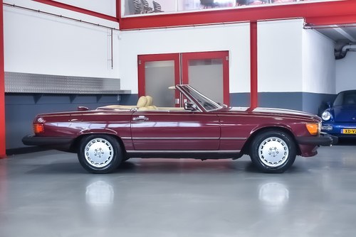 NO RESERVE - 1987 Mercedes-Benz 560SL Convertible (R107) 5.6L V8 In vendita (immagine 10 di 124)