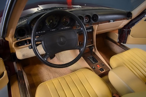 NO RESERVE - 1987 Mercedes-Benz 560SL Convertible (R107) 5.6L V8 In vendita (immagine 50 di 124)