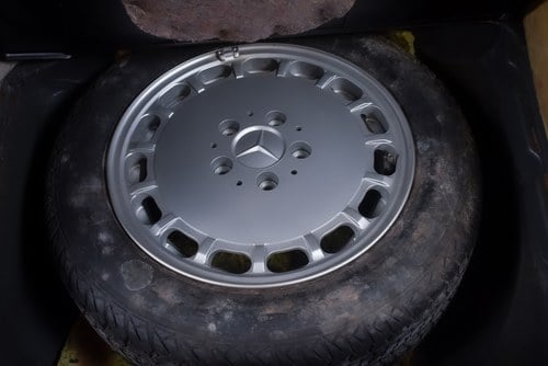 NO RESERVE - 1987 Mercedes-Benz 560SL Convertible (R107) 5.6L V8 In vendita (immagine 68 di 124)