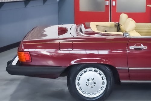 NO RESERVE - 1987 Mercedes-Benz 560SL Convertible (R107) 5.6L V8 In vendita (immagine 89 di 124)