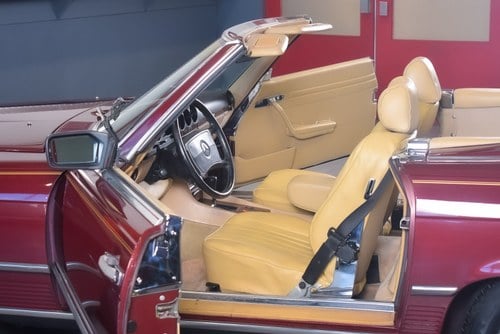 NO RESERVE - 1987 Mercedes-Benz 560SL Convertible (R107) 5.6L V8 In vendita (immagine 44 di 124)