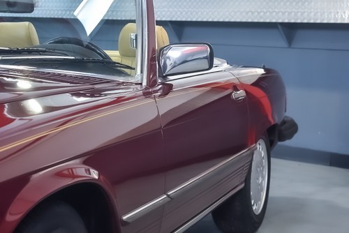 NO RESERVE - 1987 Mercedes-Benz 560SL Convertible (R107) 5.6L V8 In vendita (immagine 72 di 124)