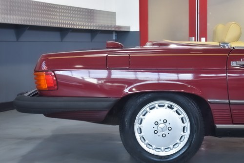 NO RESERVE - 1987 Mercedes-Benz 560SL Convertible (R107) 5.6L V8 In vendita (immagine 78 di 124)
