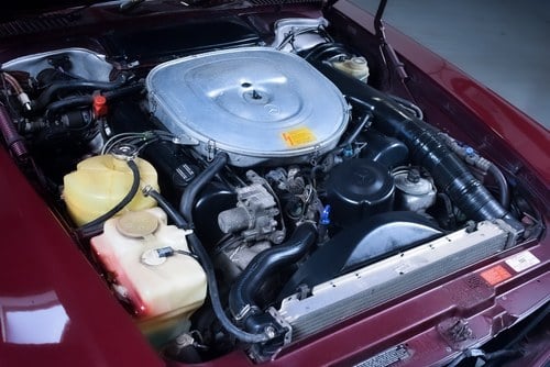 NO RESERVE - 1987 Mercedes-Benz 560SL Convertible (R107) 5.6L V8 In vendita (immagine 94 di 124)