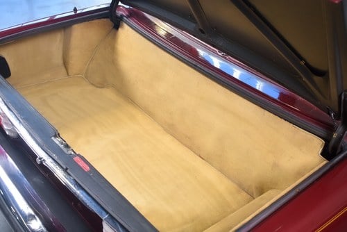 NO RESERVE - 1987 Mercedes-Benz 560SL Convertible (R107) 5.6L V8 In vendita (immagine 67 di 124)