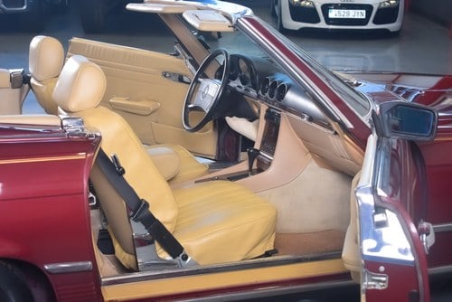 NO RESERVE - 1987 Mercedes-Benz 560SL Convertible (R107) 5.6L V8 In vendita (immagine 56 di 124)