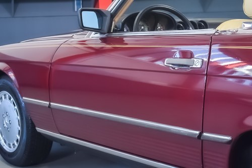 NO RESERVE - 1987 Mercedes-Benz 560SL Convertible (R107) 5.6L V8 In vendita (immagine 75 di 124)