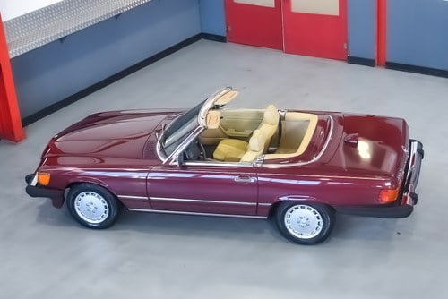 NO RESERVE - 1987 Mercedes-Benz 560SL Convertible (R107) 5.6L V8 In vendita (immagine 22 di 124)