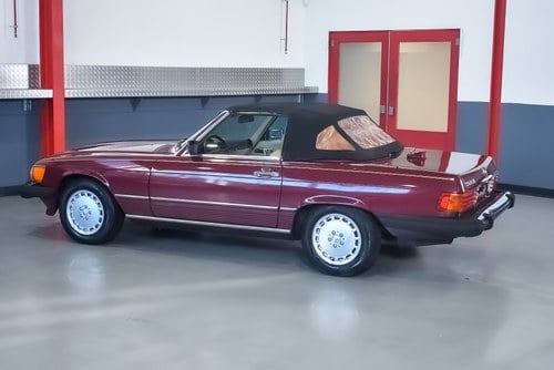 NO RESERVE - 1987 Mercedes-Benz 560SL Convertible (R107) 5.6L V8 In vendita (immagine 25 di 124)