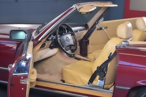 NO RESERVE - 1987 Mercedes-Benz 560SL Convertible (R107) 5.6L V8 In vendita (immagine 43 di 124)
