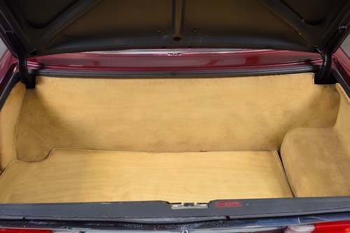 NO RESERVE - 1987 Mercedes-Benz 560SL Convertible (R107) 5.6L V8 In vendita (immagine 66 di 124)