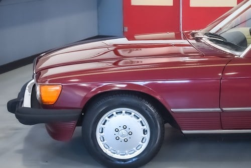 NO RESERVE - 1987 Mercedes-Benz 560SL Convertible (R107) 5.6L V8 In vendita (immagine 84 di 124)