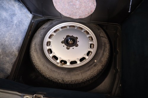 1987 Mercedes-Benz 560SL (R107) For Sale (picture 51 of 101)