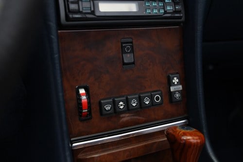 1987 Mercedes-Benz 560SL (R107) For Sale (picture 34 of 101)