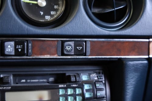 1987 Mercedes-Benz 560SL (R107) For Sale (picture 31 of 101)