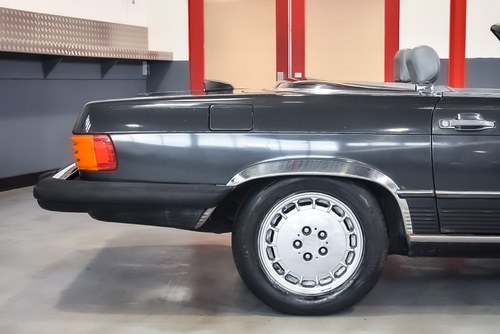 1986 Mercedes-Benz R107 560SL Convertible 5.6L V8 LHD In vendita (immagine 64 di 99)