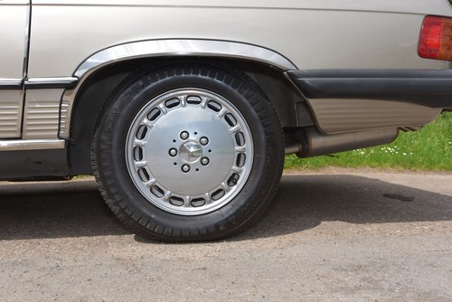 1988 Mercedes-Benz 560SL LHD zum Verkauf (Bild 17 von 128)