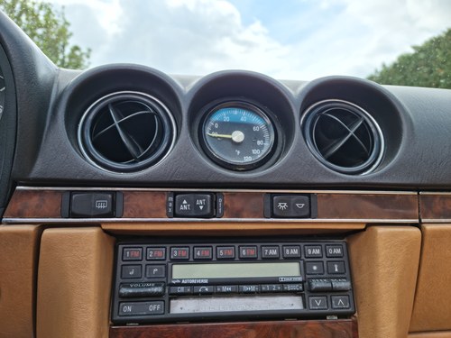 1988 Mercedes-Benz 560SL LHD zum Verkauf (Bild 49 von 128)