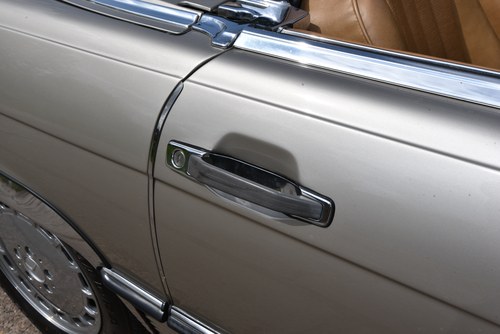 1988 Mercedes-Benz 560SL LHD zum Verkauf (Bild 82 von 128)