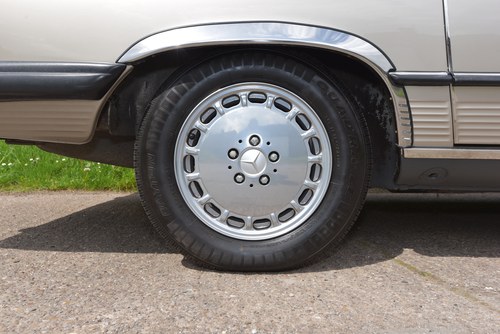 1988 Mercedes-Benz 560SL LHD zum Verkauf (Bild 15 von 128)