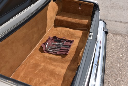 1988 Mercedes-Benz 560SL LHD zum Verkauf (Bild 69 von 128)