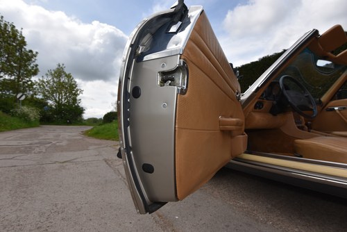 1988 Mercedes-Benz 560SL LHD zum Verkauf (Bild 25 von 128)