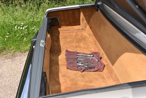 1988 Mercedes-Benz 560SL LHD zum Verkauf (Bild 68 von 128)