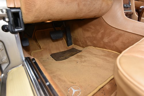 1988 Mercedes-Benz 560SL LHD zum Verkauf (Bild 28 von 128)