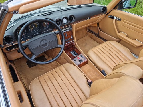 1988 Mercedes-Benz 560SL LHD zum Verkauf (Bild 18 von 128)