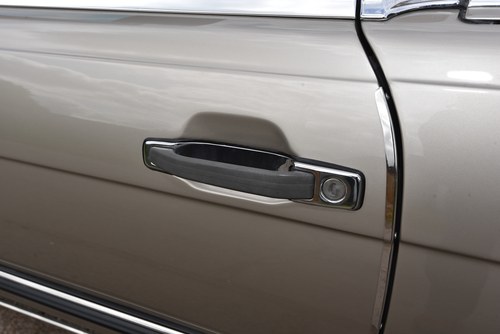 1988 Mercedes-Benz 560SL LHD zum Verkauf (Bild 99 von 128)