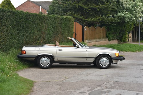 1988 Mercedes-Benz 560SL LHD zum Verkauf (Bild 8 von 128)