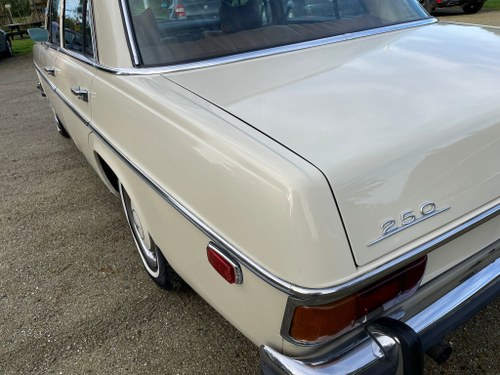 1970 Mercedes-Benz 250 (W114) En venta (imagen 32 de 64)